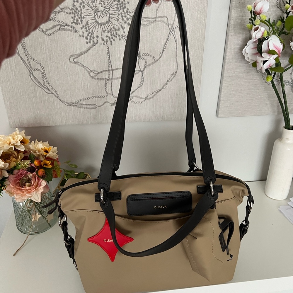 Oleada Tan and Black Shoulder Bag - Picture 4 of 7